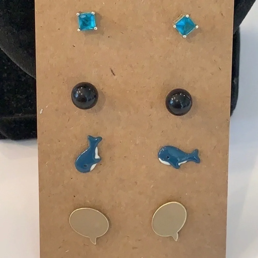 💐5/25 4 pair small stud whale black ball blue